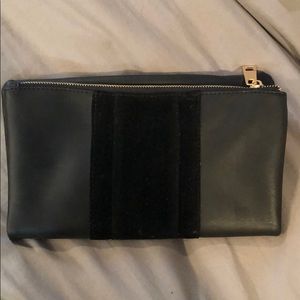 Black clutch